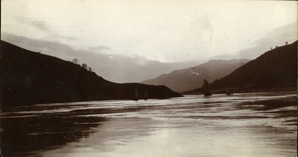 Rare Historical Photos Show Life around the Yangtze River, China, in the 1910s