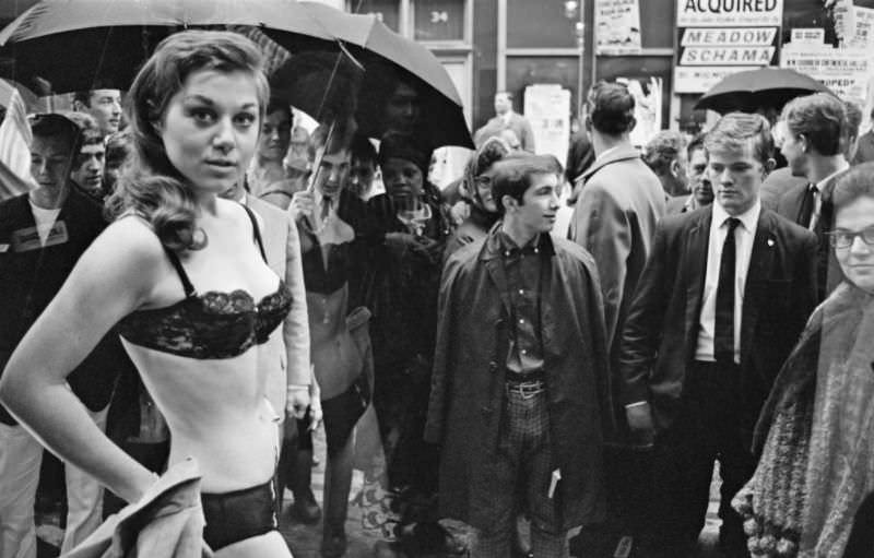 Living Mannequins London's Carnaby Street 1966