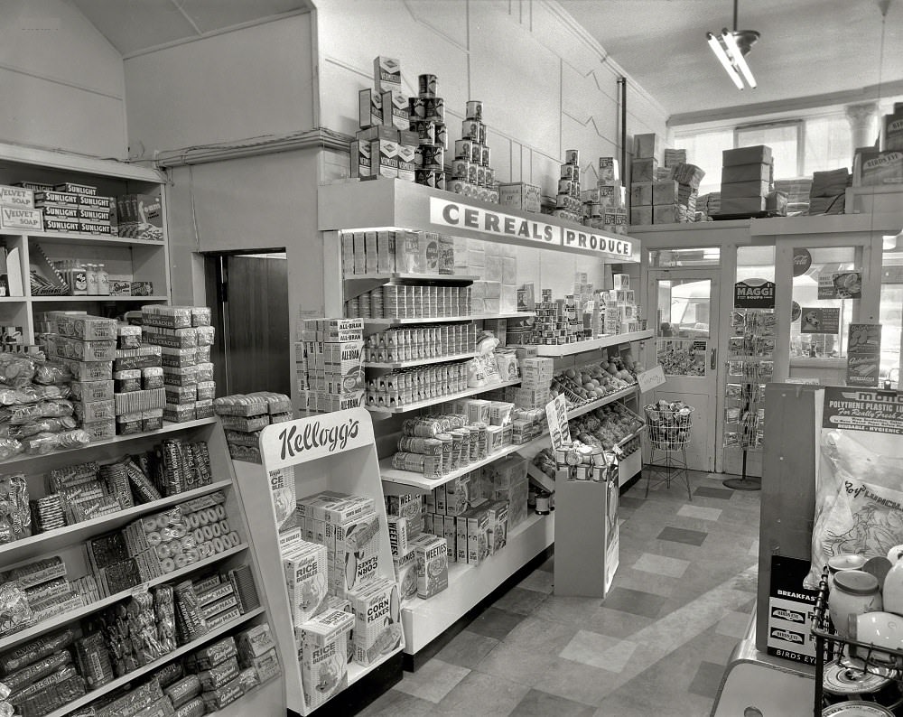 U-Rect-It fittings in Hill Bros, grocery store, New Zealand circa 1958