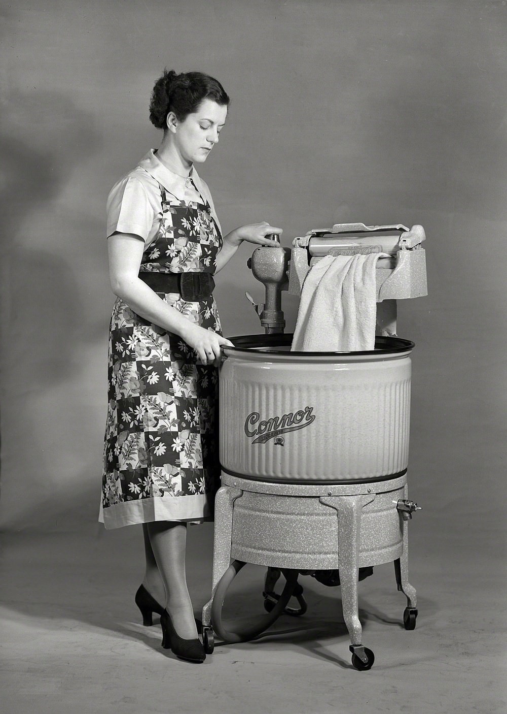 Connor washing machine with motorized wringer, Wellington, New Zealand, Circa 1950