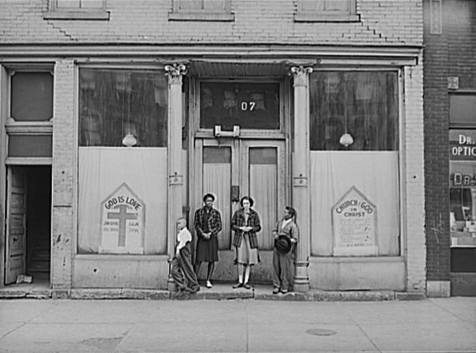 Life of African-Americans in Chicago's South Side in 1941 Through Fascinating Historical Photos