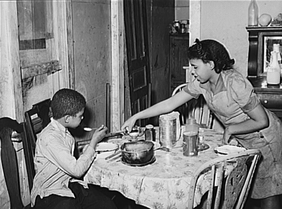 Life of African-Americans in Chicago's South Side in 1941 Through Fascinating Historical Photos