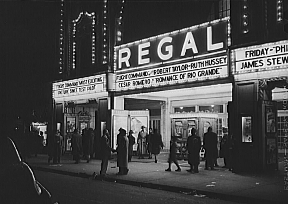 Life of African-Americans in Chicago's South Side in 1941 Through Fascinating Historical Photos