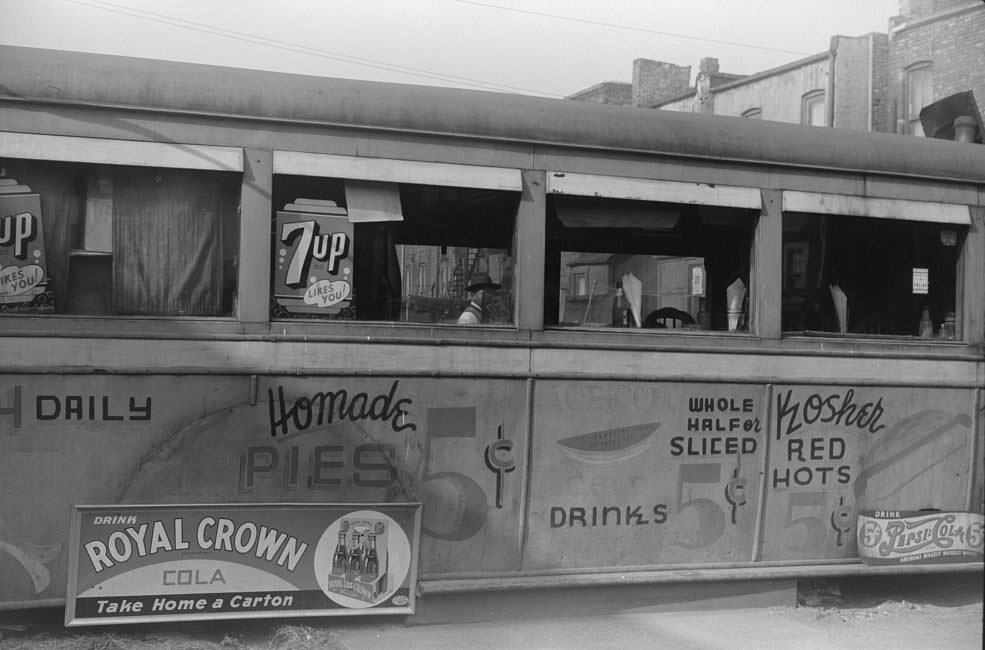 Life of African-Americans in Chicago's South Side in 1941 Through Fascinating Historical Photos