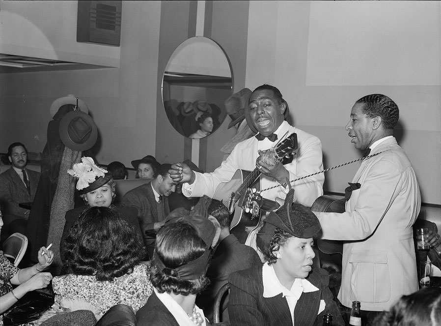 Life of African-Americans in Chicago's South Side in 1941 Through Fascinating Historical Photos