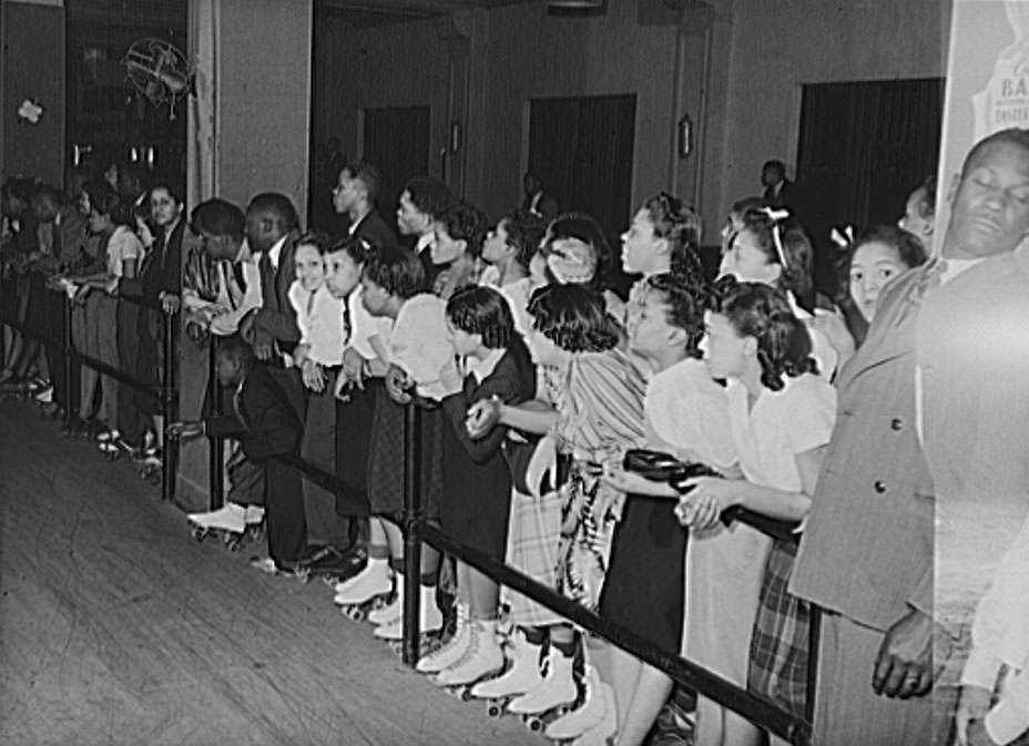 Life of African-Americans in Chicago's South Side in 1941 Through Fascinating Historical Photos