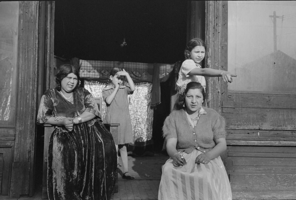 Life of African-Americans in Chicago's South Side in 1941 Through Fascinating Historical Photos