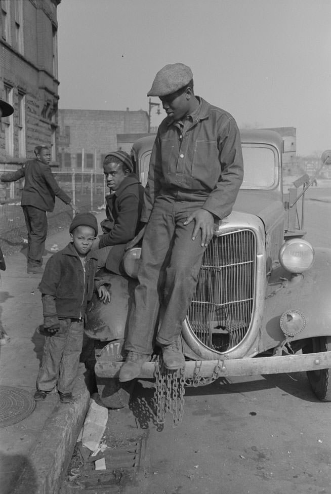 Life of African-Americans in Chicago's South Side in 1941 Through Fascinating Historical Photos