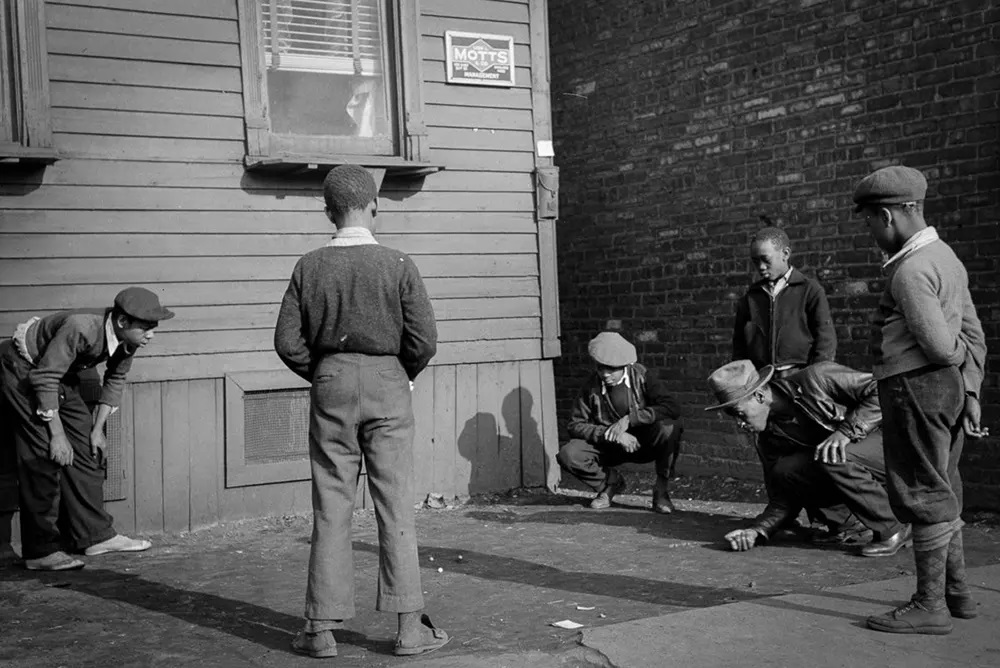 Life of African-Americans in Chicago's South Side in 1941 Through Fascinating Historical Photos