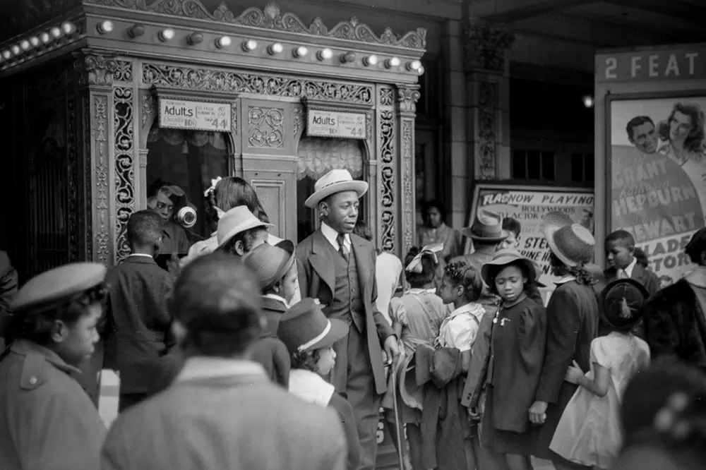 Life of African-Americans in Chicago's South Side in 1941 Through Fascinating Historical Photos