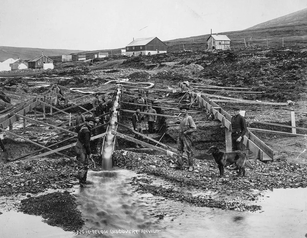 The Anvil Creek gold mine. 1915.