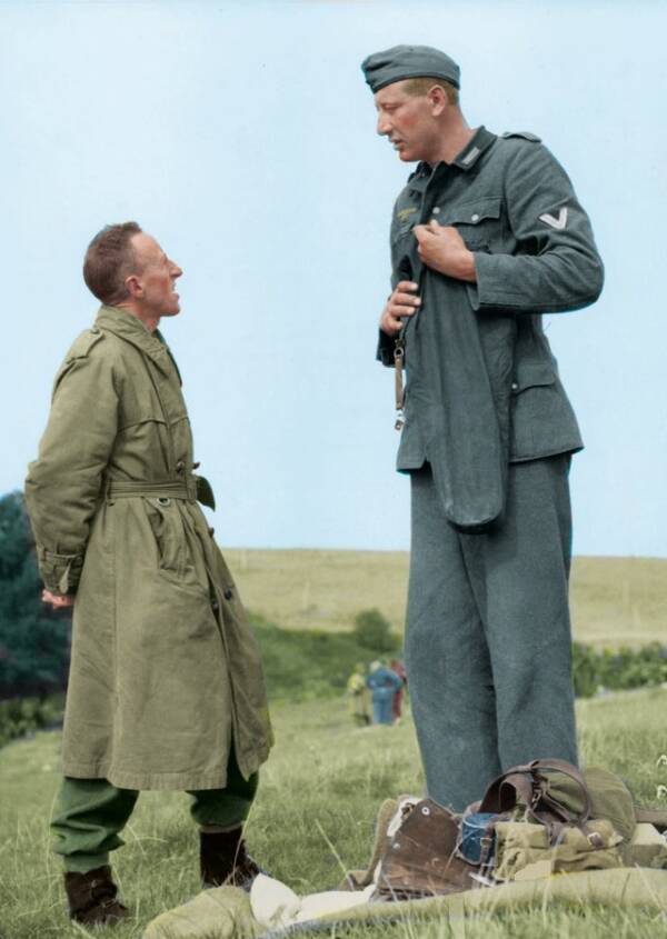 Jakob Nacken, the tallest Nazi soldier ever at 7'3", speaks with 5'3" Canadian Corporal Bob Roberts after surrendering to him near Calais, France in September 1944.