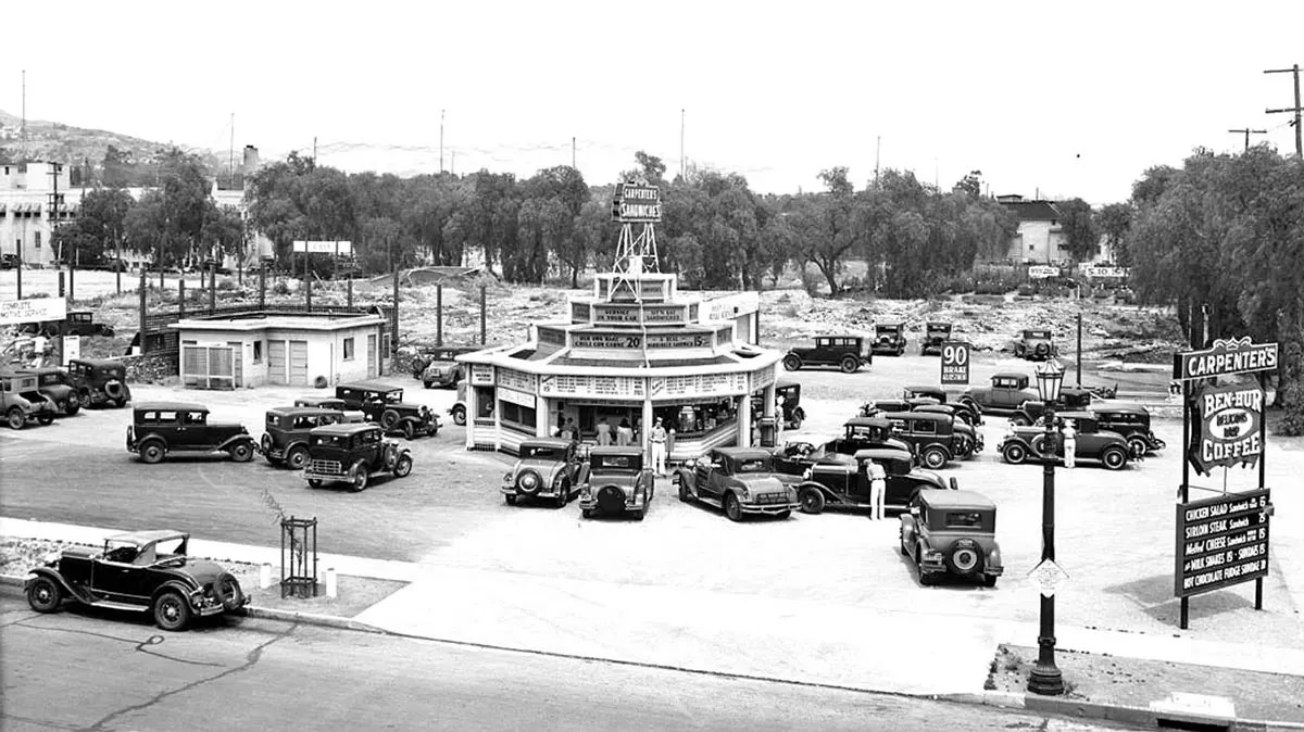 Eating in a Car: The Drive-in Restaurants from the Past