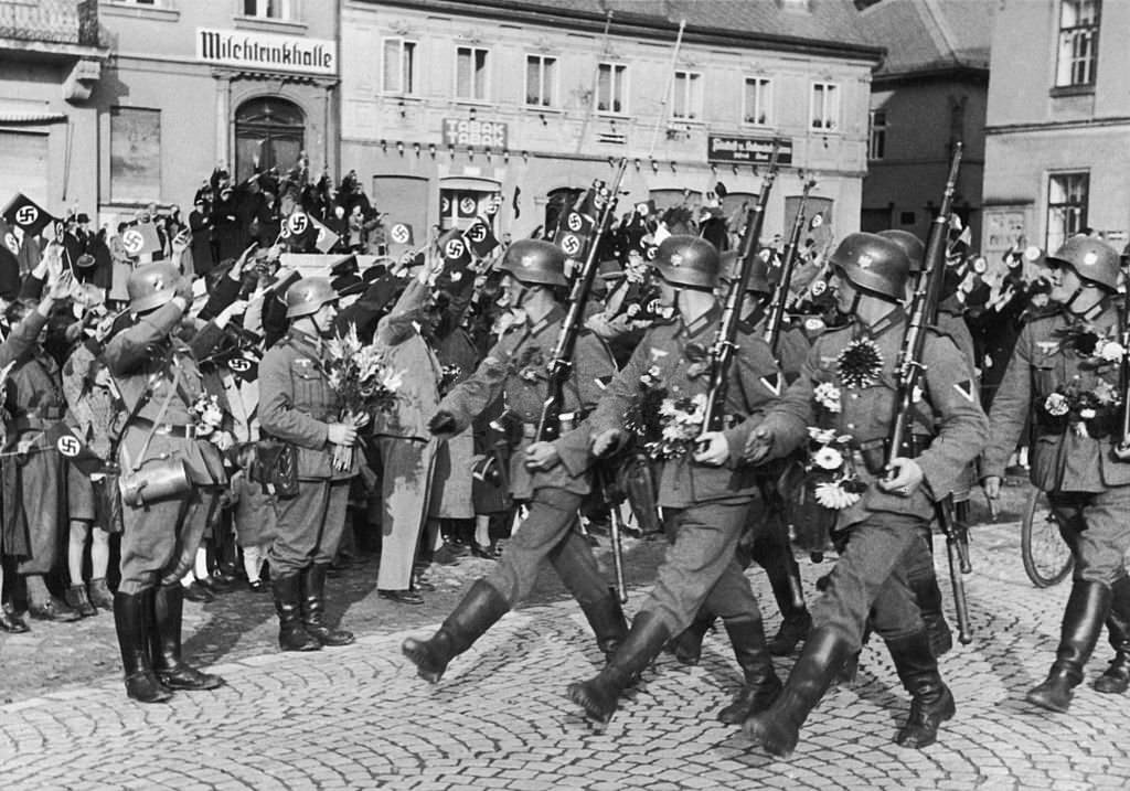 German troops enter Schonlinde (Krasna Lipa) in the Sudetenland, as Germany annexes the region, 2nd October 1938.
