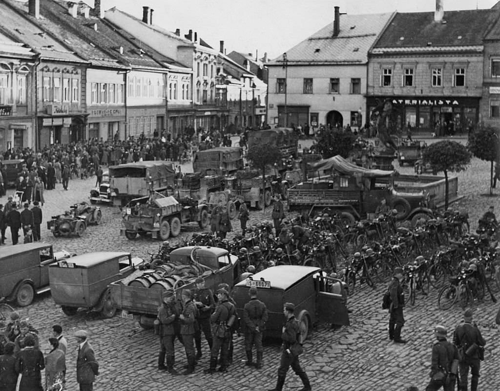 German troops enter Policka (Politschka) in the Sudetenland (now in the Czech Republic), as Germany annexes the region, former Czechoslovakia, October 1938.