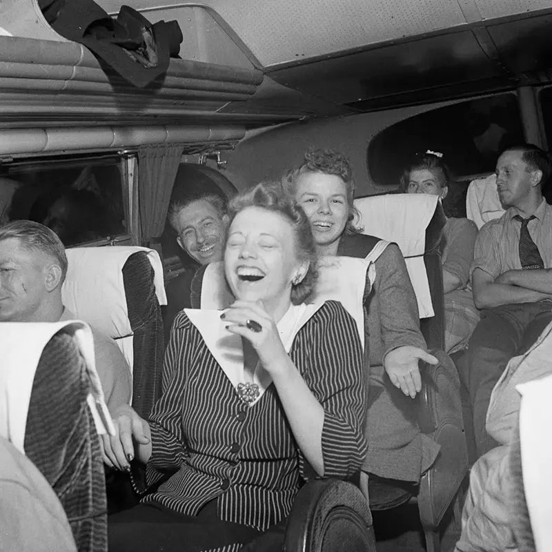 Passengers tell jokes on the way from Pittsburgh to St. Louis.