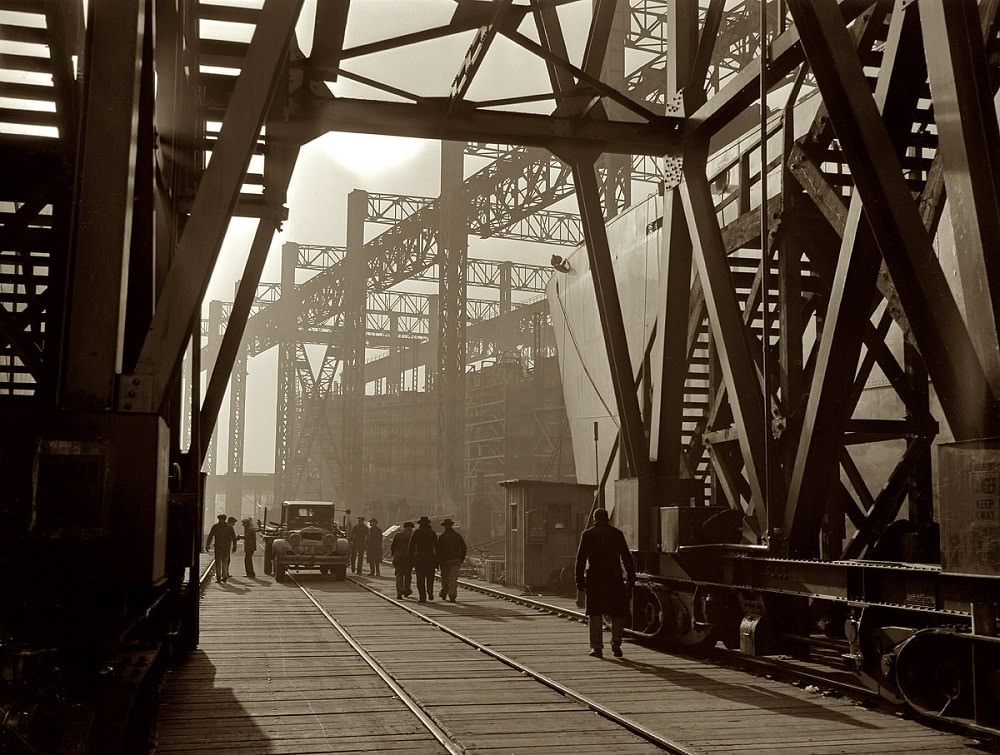 Bethlehem-Fairfield Shipyards, Baltimore, 1941