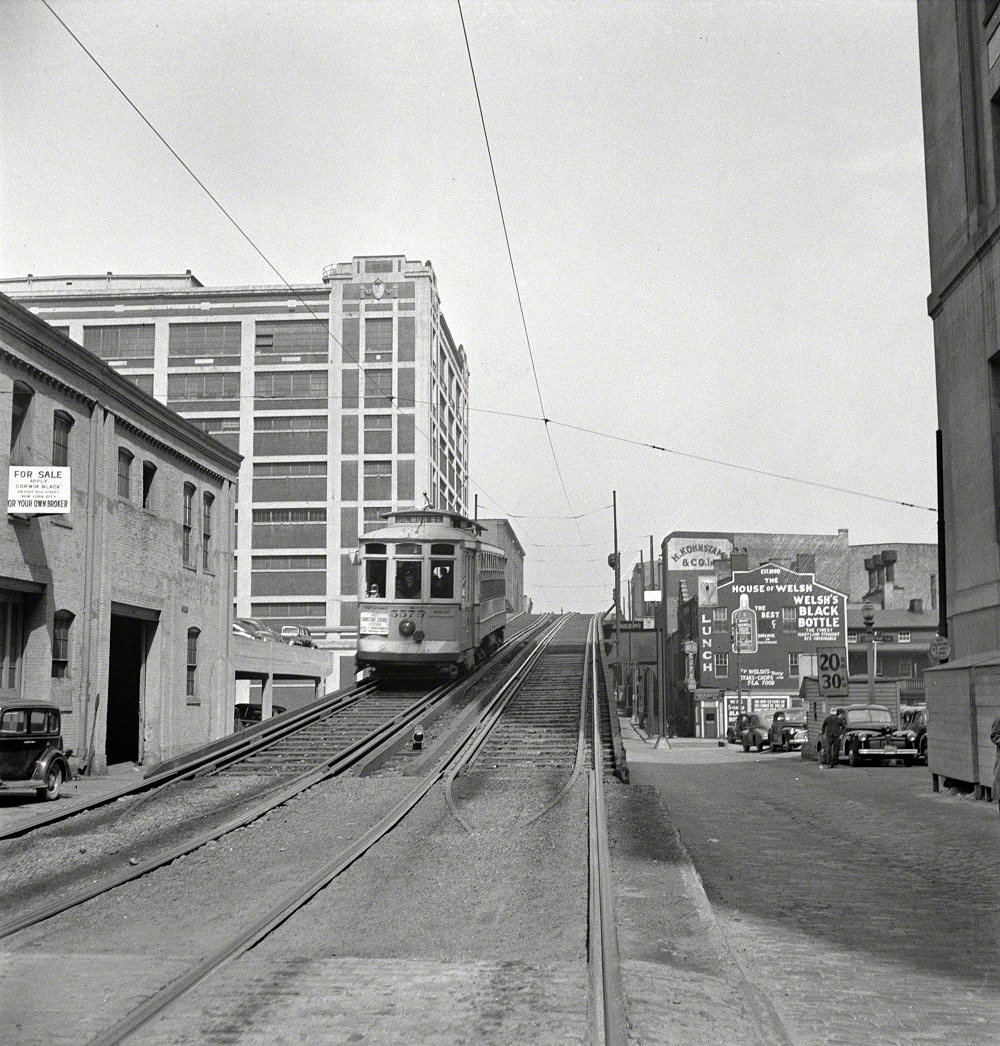 Guilford Avenue at Saratoga Street, Baltimore, Maryland, April 1943