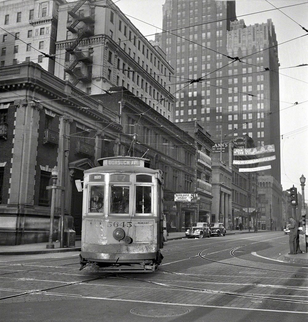 2 & N Calvert Street, Baltimore, 1943