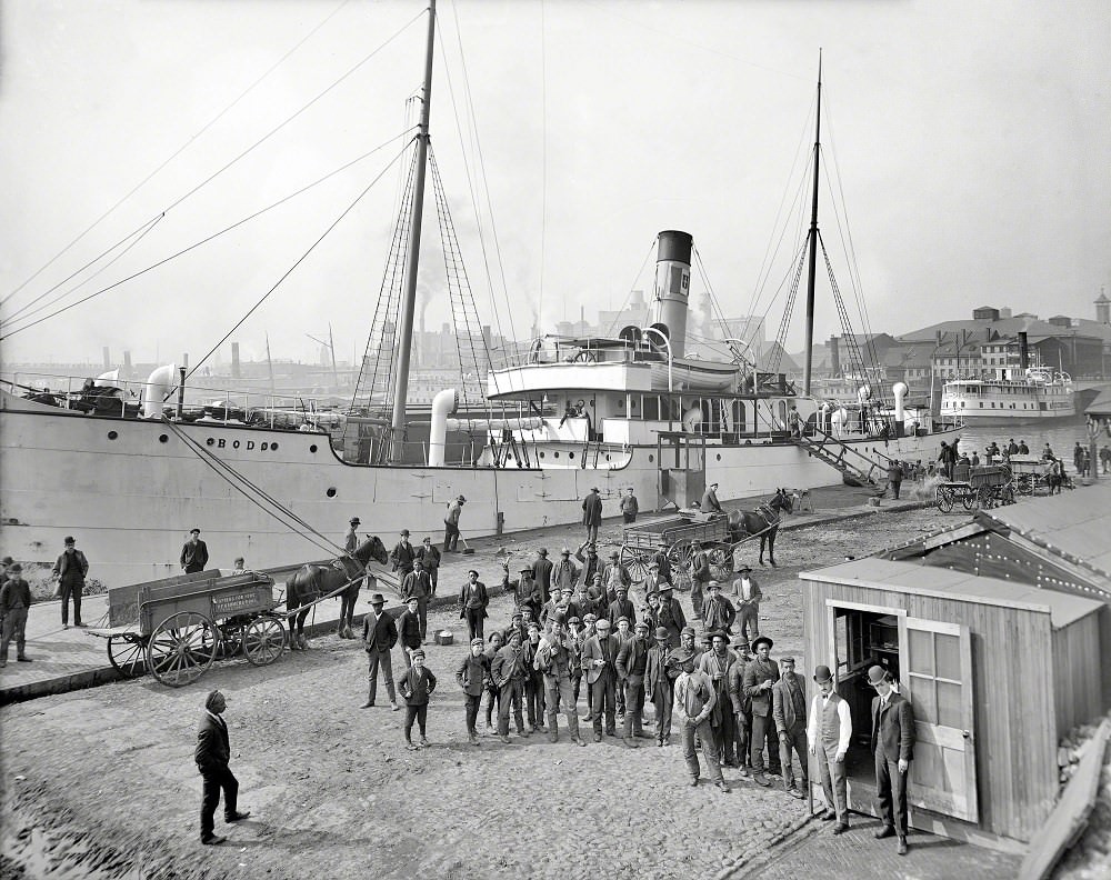 Payday for the stevedores, Baltimore, Maryland, 1905