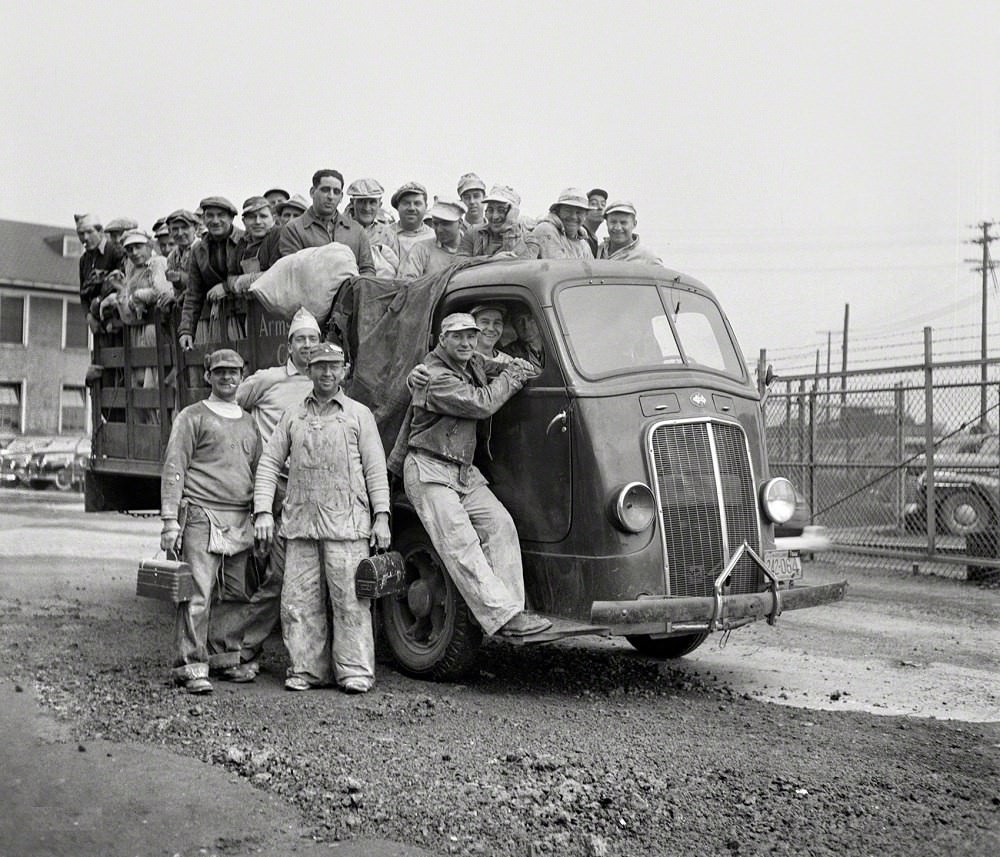 Ship painters loaded on a truck at Bethlehem Fairfield Shipyard, Baltimore, May 1943