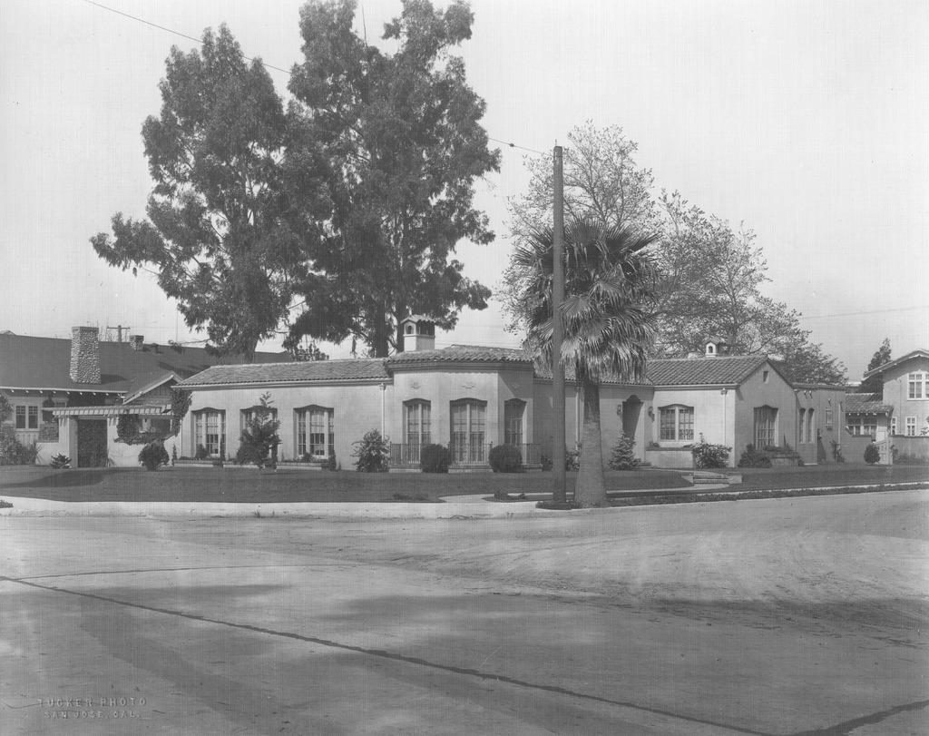 Pomeroy house, view of the front and side of the house, from the street, 1911