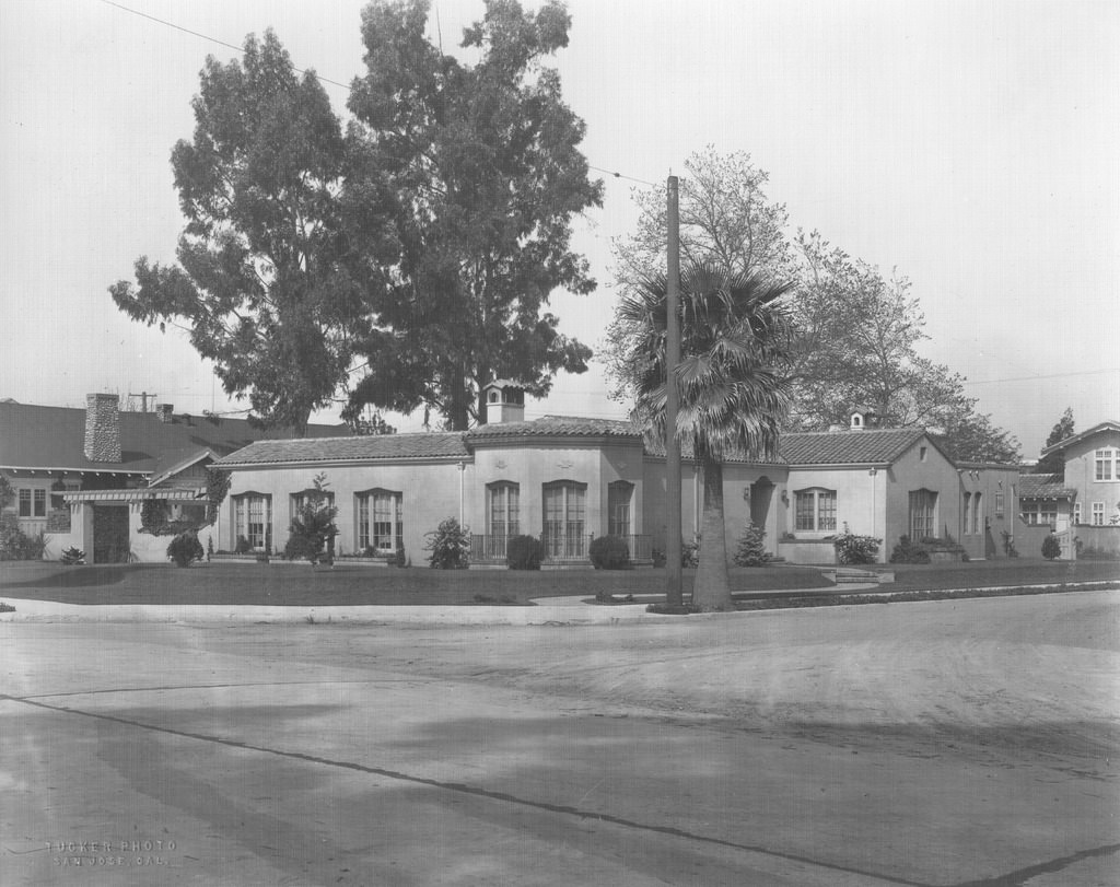 Pomeroy house, view of the front and side of the house, from the street, 1911