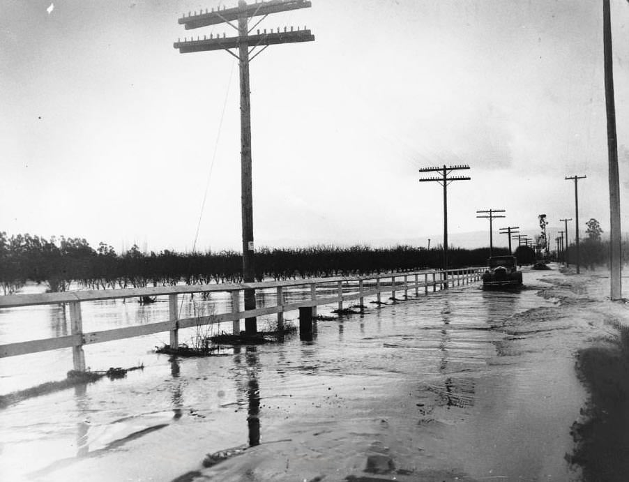 Flood conditions near Agnew, California, 1931
