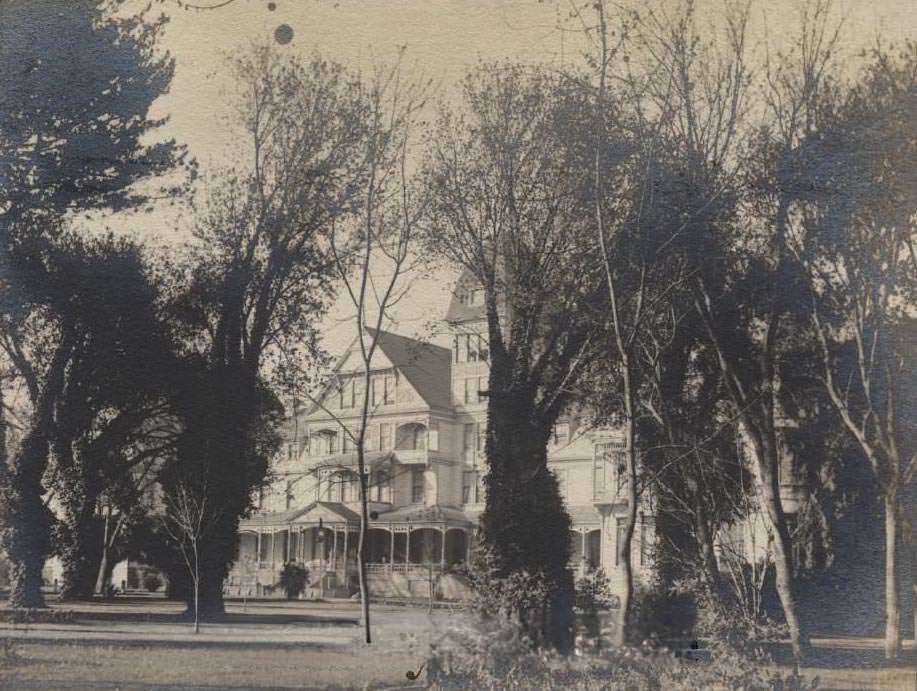 Hotel Vendome and Grounds, 1905