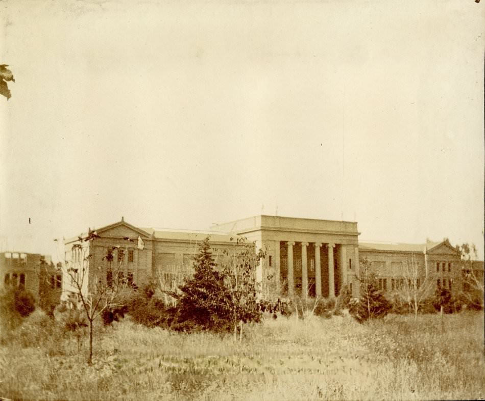 The building that now houses the Cantor Arts Center at Stanford University, 1900s