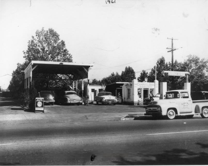 Campbell Bros. Sunland service station, 1940s