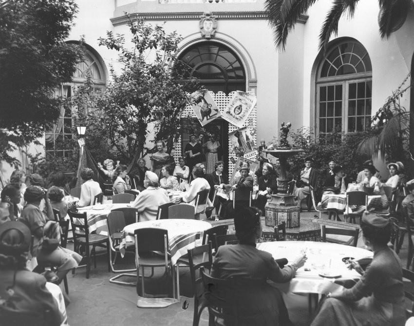 Norris' luncheon/fashion show, 1946