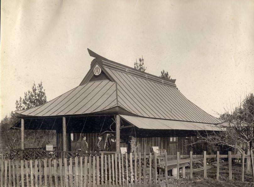 Japanese Cottage at Nippon Mura, on line of the S.J. & Los Gatos Interurban R.R., 1903