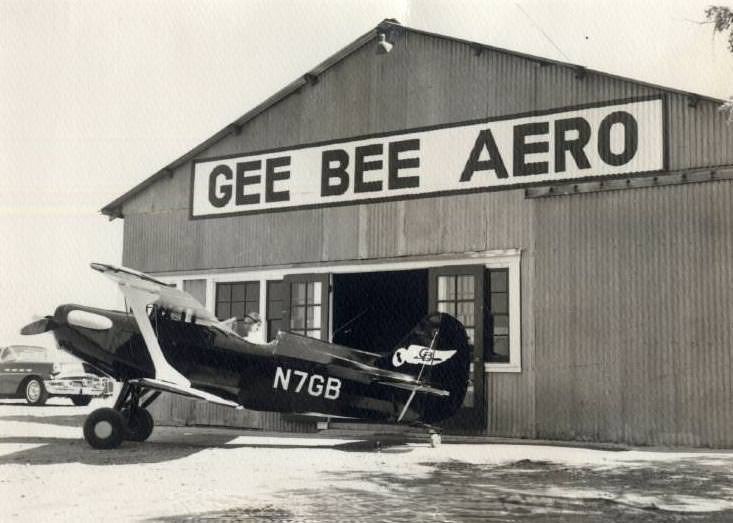 Gee Bee Aero hangar and airplane, 1946