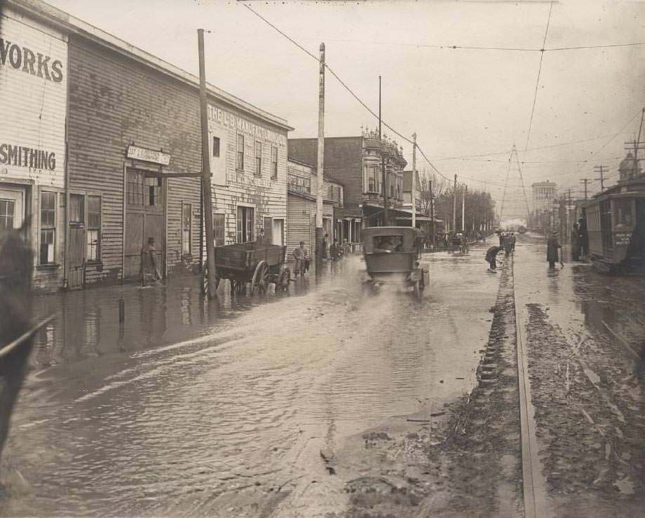 West Santa Clara Street after flood, 1911