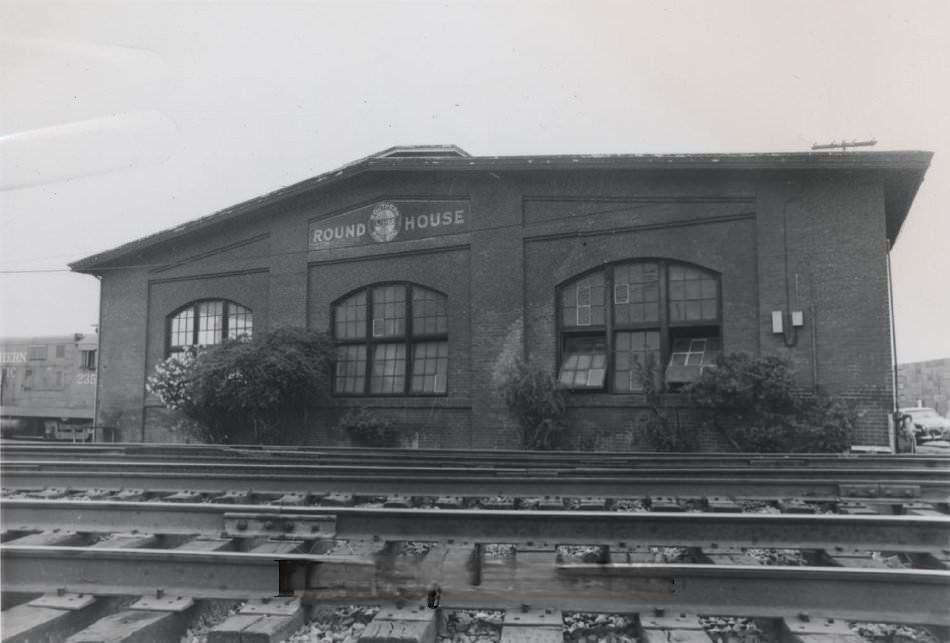 Southern Pacific Roundhouse, 575 Lenzen Avenue, 1910s