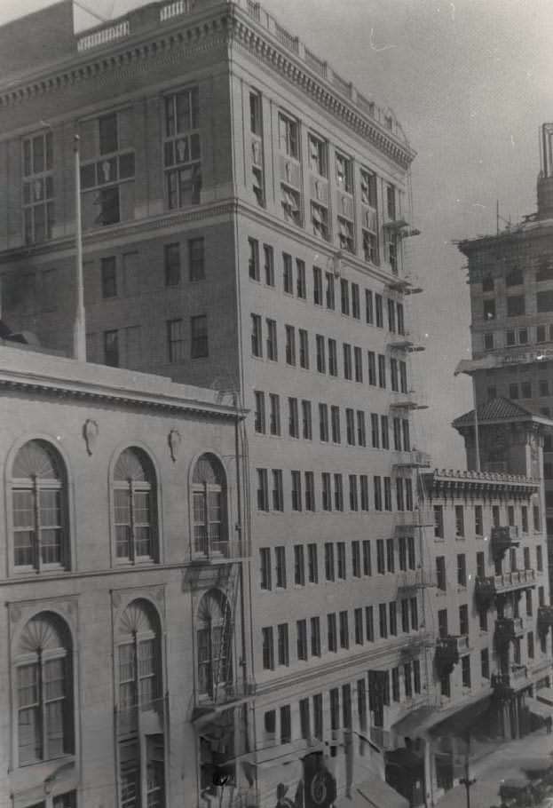 Commercial building at 28 North First Street, 1915