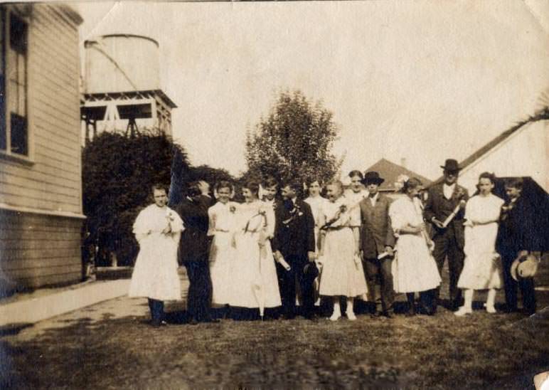 Gardner School Graduates, 1907