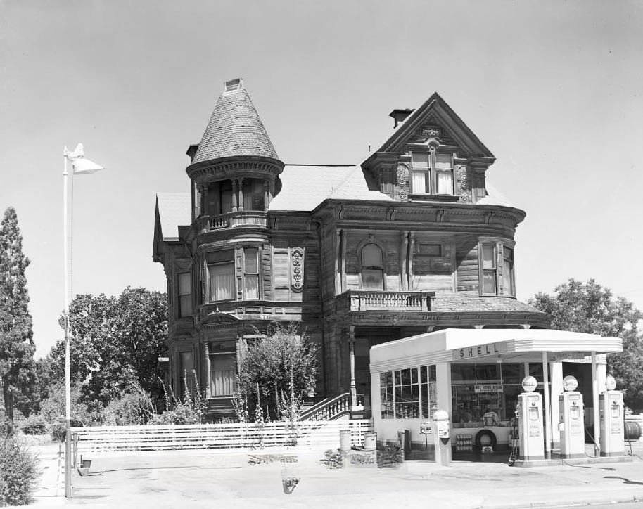 Shell Gas Station, 21st and Santa Clara Streets, 1949