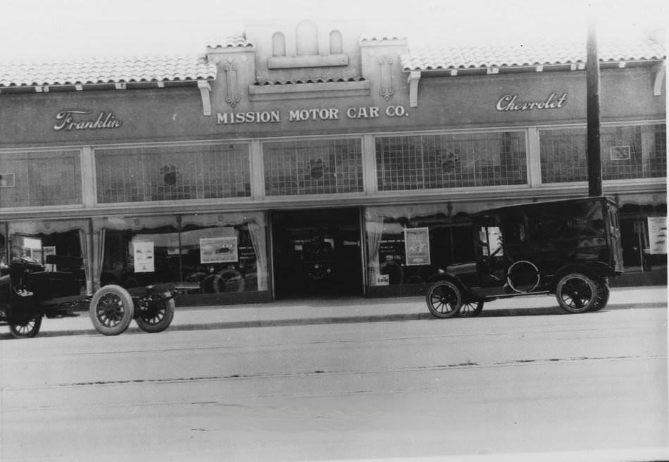 Mission Motor Car Company, 1910s automobiles parked in front, 1917