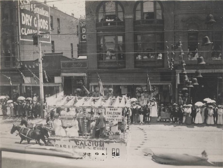 San Jose Parade with a float by Gas Light & Fuel Co, 1907