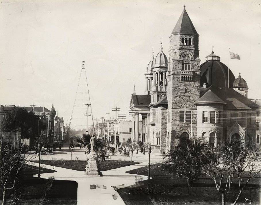 Plaza, Market Street from City Hall, 1900