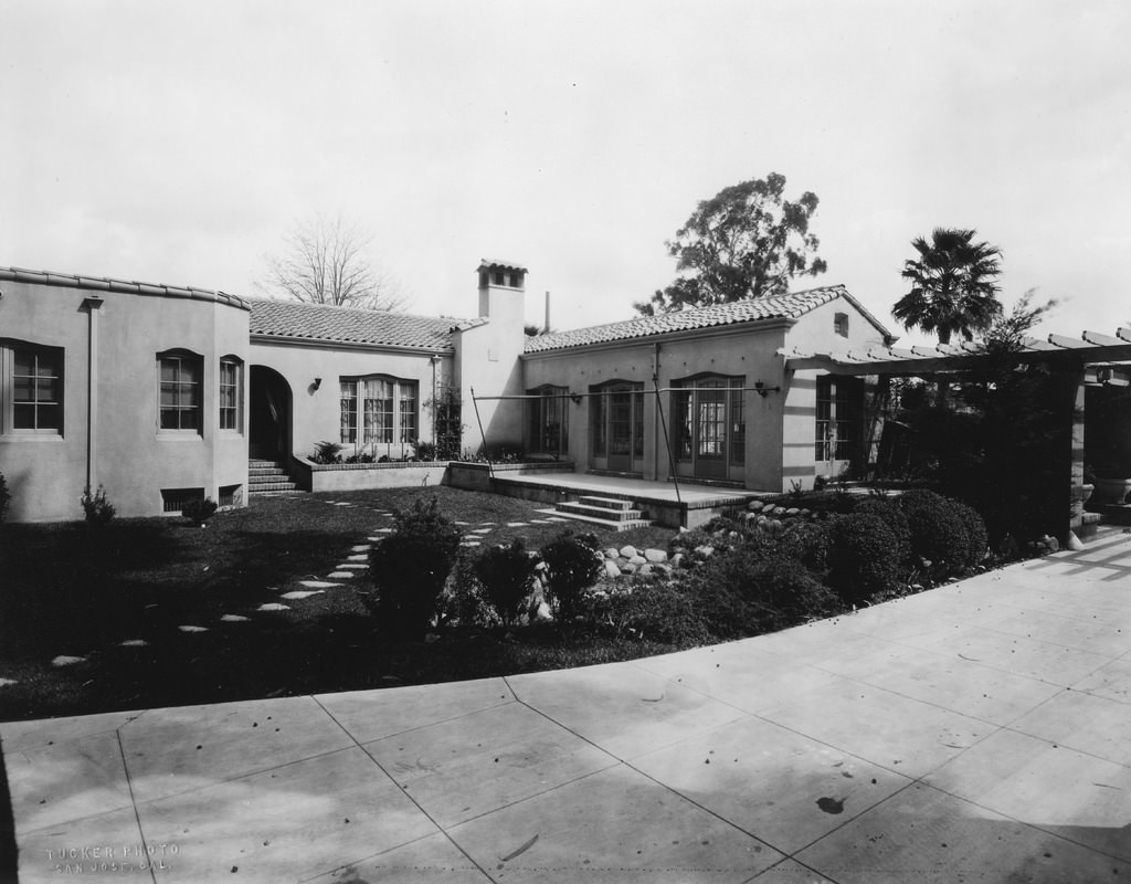 View of courtyard, Pomeroy house, San Jose, 1911