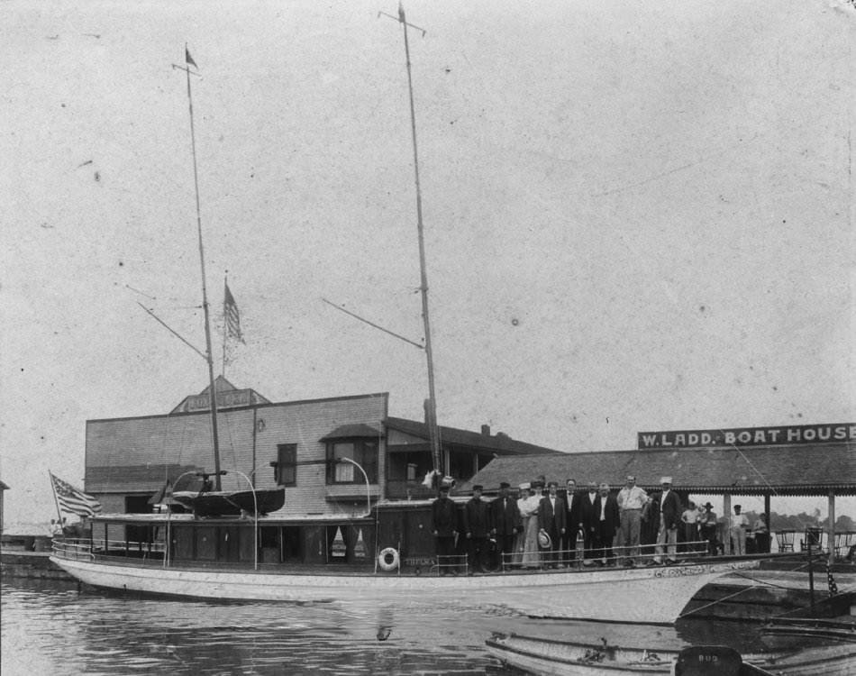 Commodore Huntington's Yacht Thelma, 1907