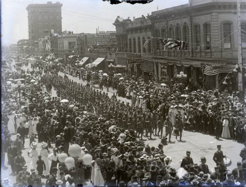 Military parade in San Jose, 1910