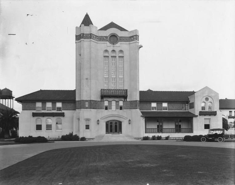 Agnews Clock Tower, 1918