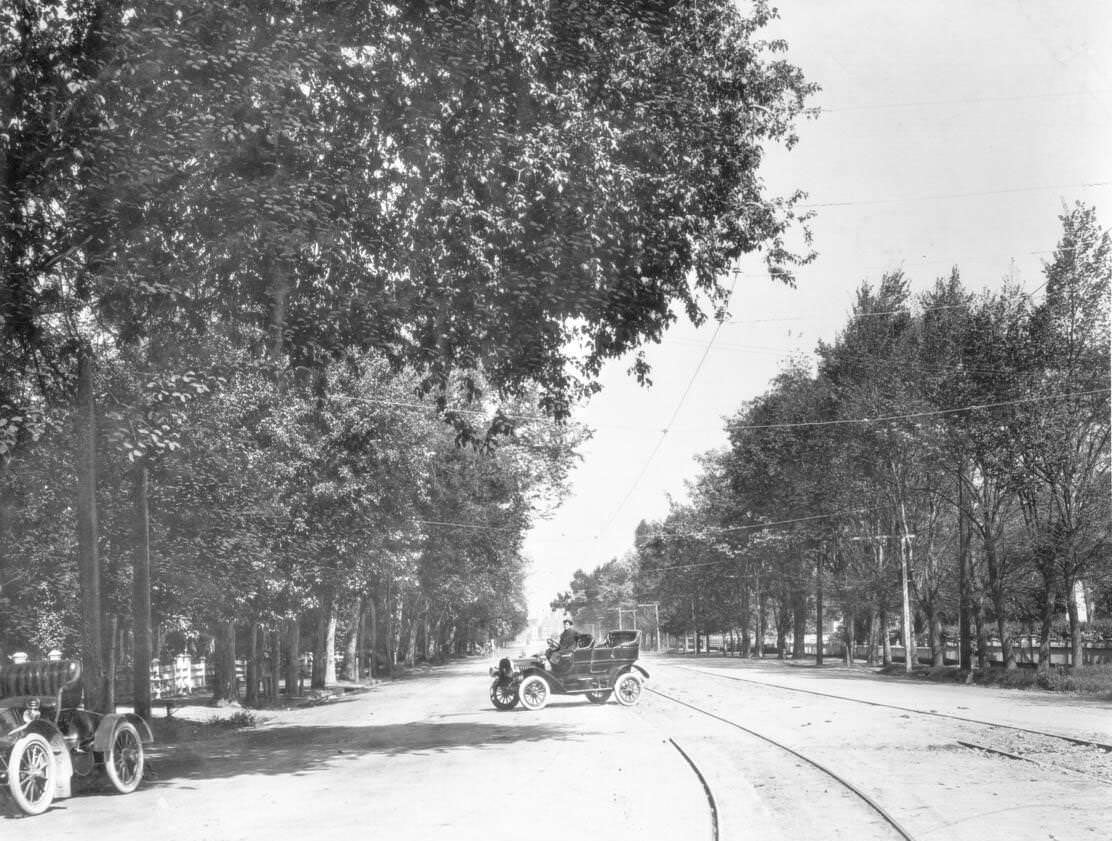 View of a street near the Alameda between Santa Clara Street and San Jose Street, 1900