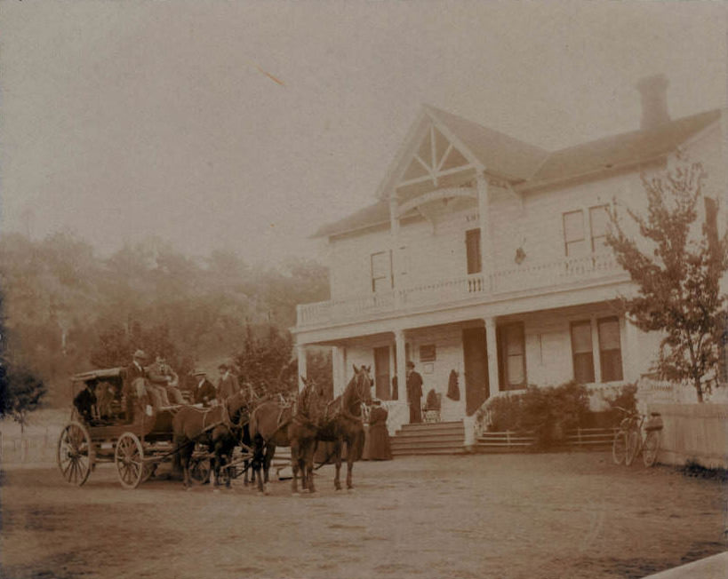 Mount Hamilton Stage stopped at Smith Creek Hotel, 1897