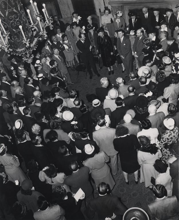 John McEnery introduces Eleanor Roosevelt at Hotel de Anza, San Jose, 1947