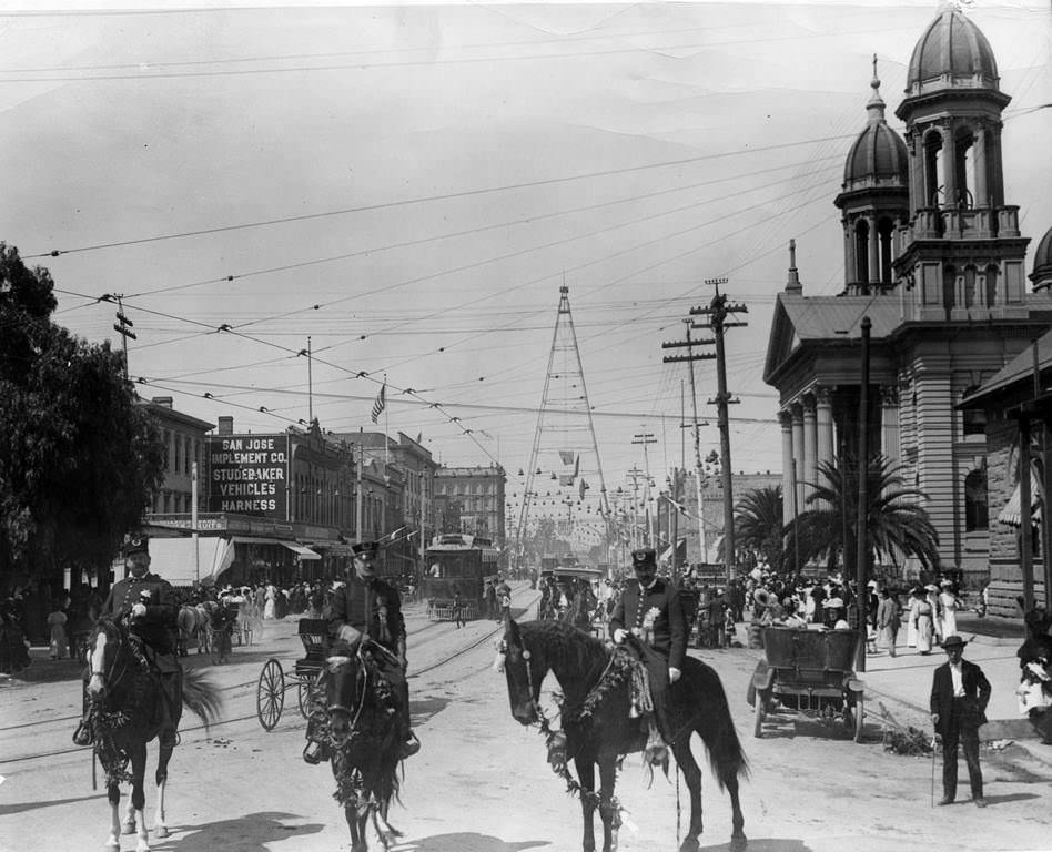 Mounted policemen on Market Street, 1907